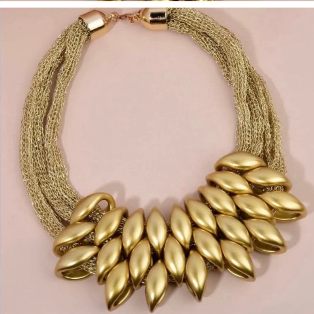 Gold chunky necklace